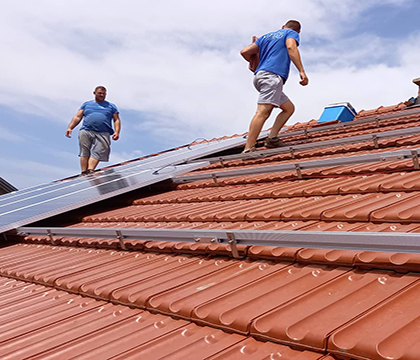 ¿Qué es un sistema de montaje de techo solar?